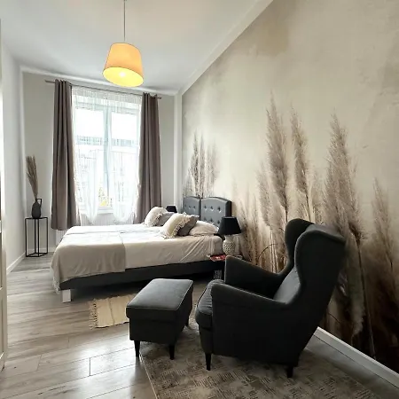 Wroclawia Apartment *