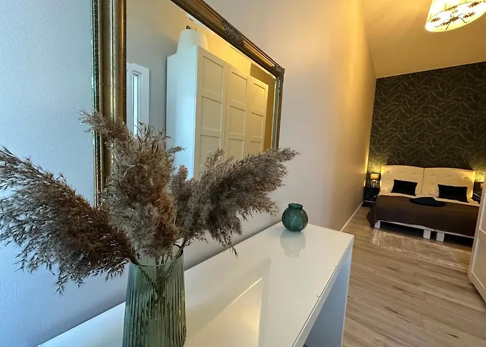 Wroclawia Apartment *